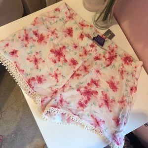 Floral pattern shorts